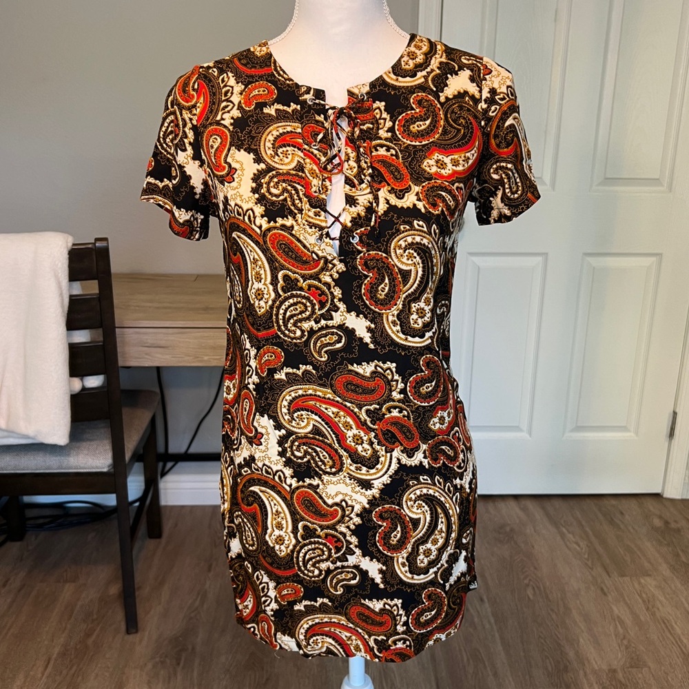 Glamorous Petite Paisley Cap Sleeve Shift Dress